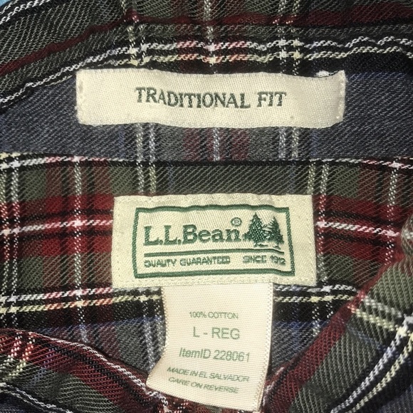 L.L. BEAN Traditional Fit button down plaid 100% cotton with chest pocket size L - Picture 4 of 12